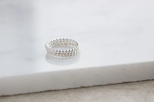 Delicate twist ring