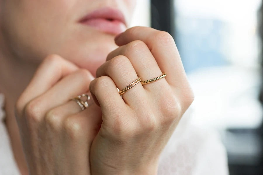 Delicate twist ring